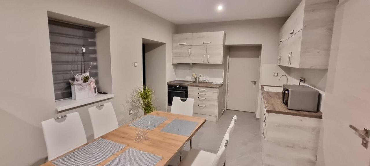 Hos-Cegledi Vendeghaz Miskolc -Oenallo Otthon, Mely Csak Az Oenoeke ภายนอก รูปภาพ