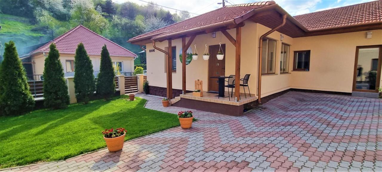 Hos-Cegledi Vendeghaz Miskolc -Oenallo Otthon, Mely Csak Az Oenoeke ภายนอก รูปภาพ